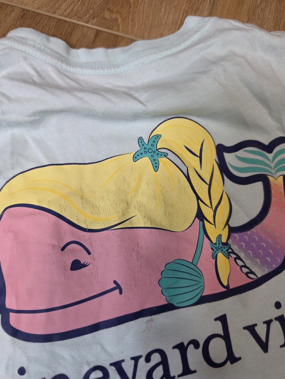 Vineyard Vines Graphic Whale T‑Shirt in Light Blue with Pink & Yellow - Picture 3 of 4